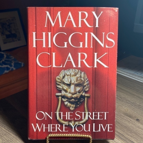 🦄 On The Street Where You Live by Mary Higgins Clark - Picture 6 of 6